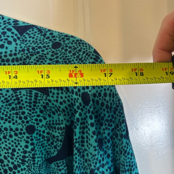 Escapada Teal and Navy Geometric Top Size Medium - Picture 10 of 10